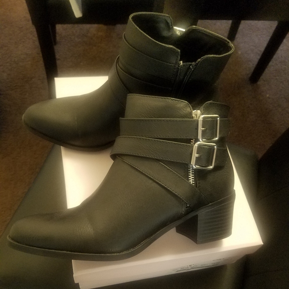 BOOTS - Picture 4 of 4